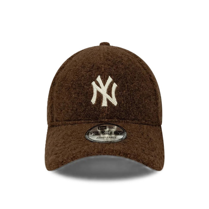 NEW ERA € 32,00 60915754 9FORTY WINTER-BRW/IVO