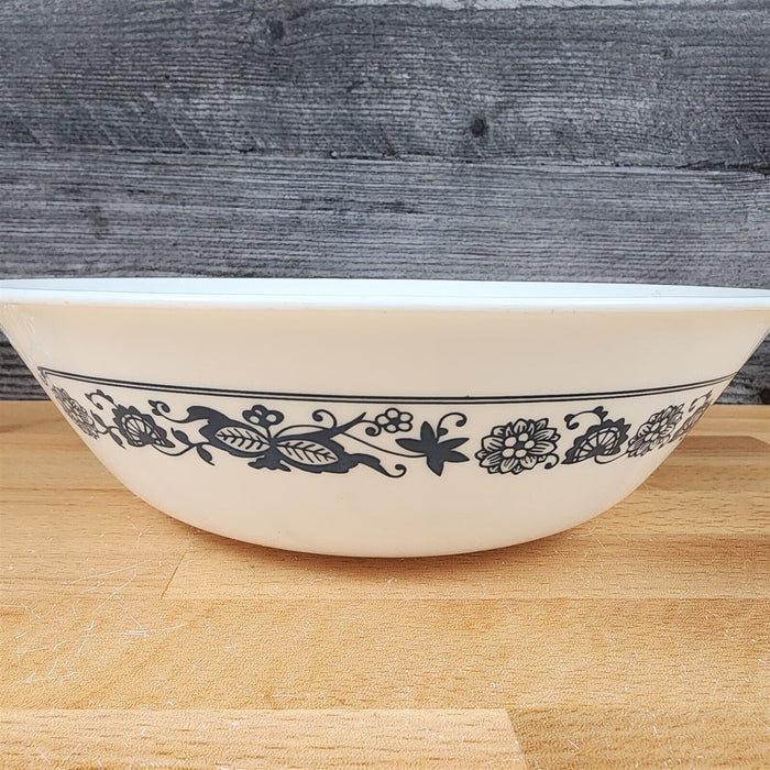 Corelle Corning Old Town Vegetable Bowl Ceramic 8 1/2" Floral Blue Onion Rim