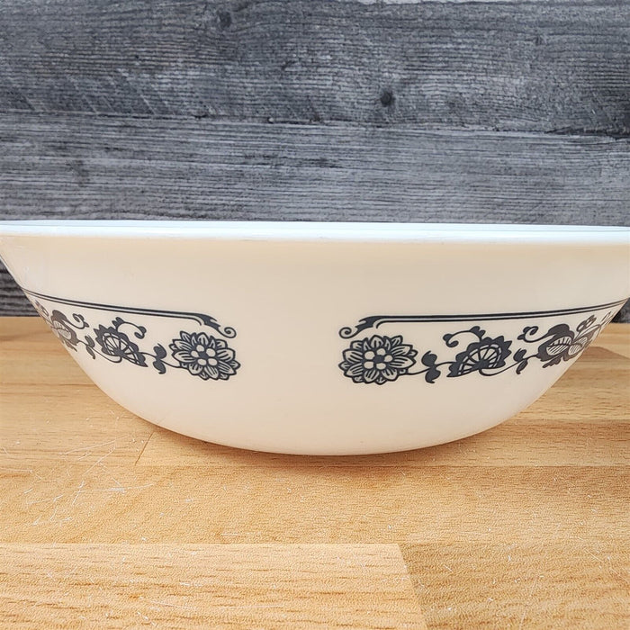 Corelle Corning Old Town Vegetable Bowl Ceramic 8 1/2" Floral Blue Onion Rim