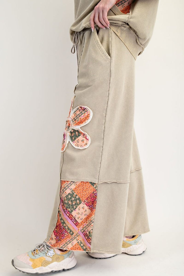 FLOWER PATCH MINERAL WASHED TERRY KNIT PANTS