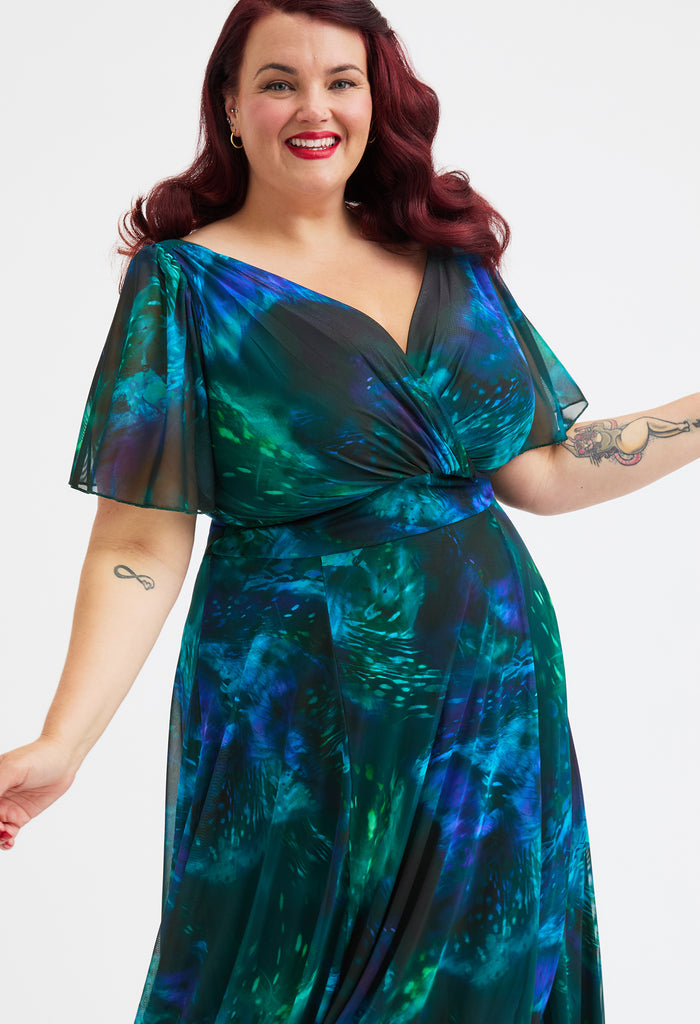 Isabelle Curve+ Float Sleeve Maxi Dress