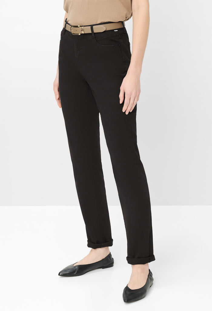 Black / 32