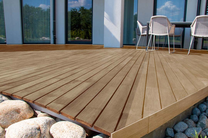 Retique It Multi-purpose Smooth Finish Kit for Weathered Wood, large interior top coat on wooden decking with a smooth finish.