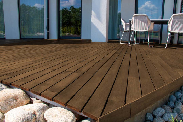 Retique It Wood'n Finish Kit in Dark Oak, large multi-purpose smooth wood finish set for decking and furniture projects.
