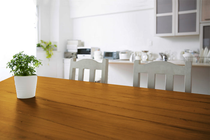 Large Cedar Wood'n Finish Kit by Retique It for interior wood projects, shown on a grained tabletop.