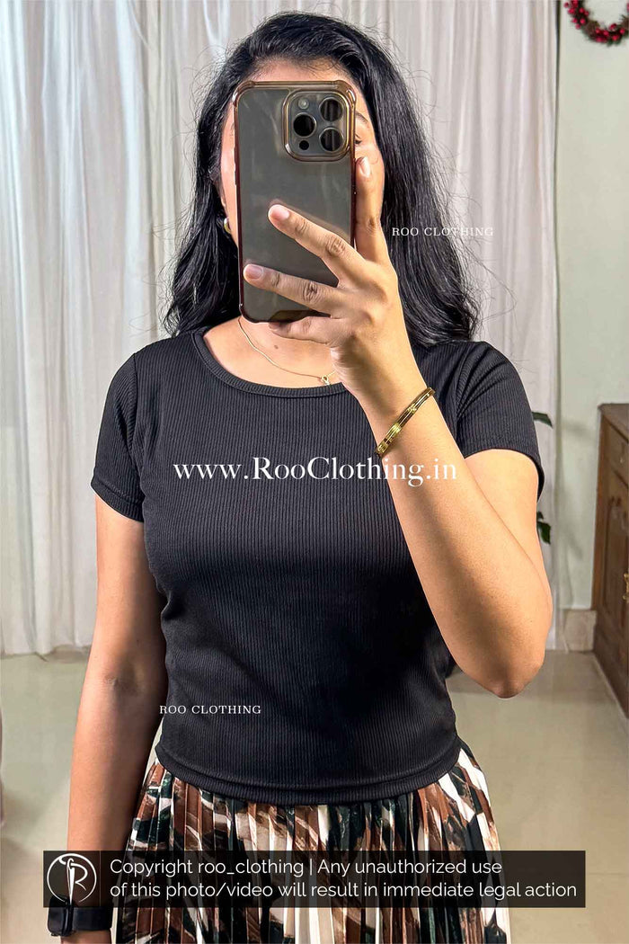 Sleek Black Ribbed Scoop-Neck Short Sleeve Top