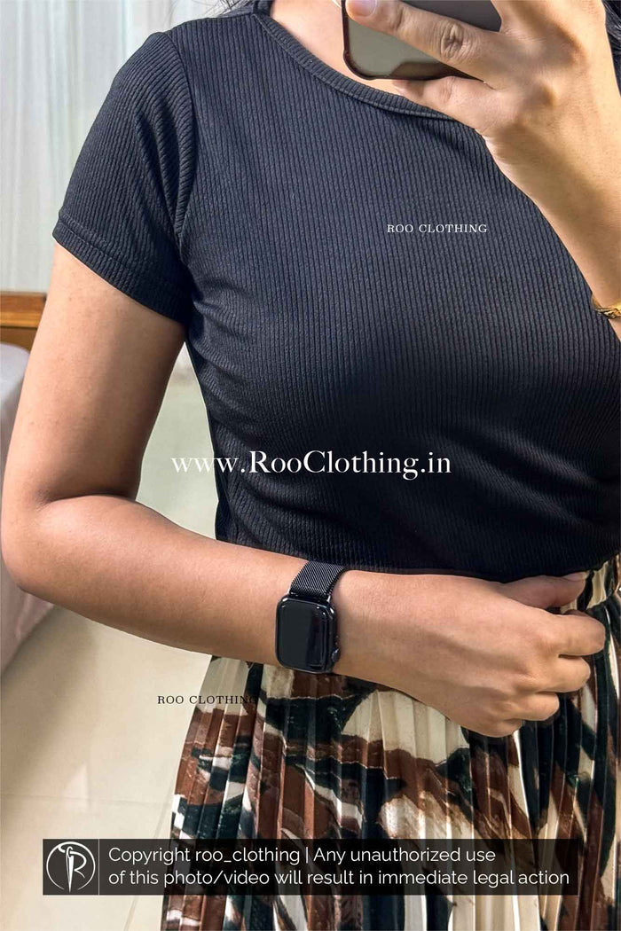 Sleek Black Ribbed Scoop-Neck Short Sleeve Top