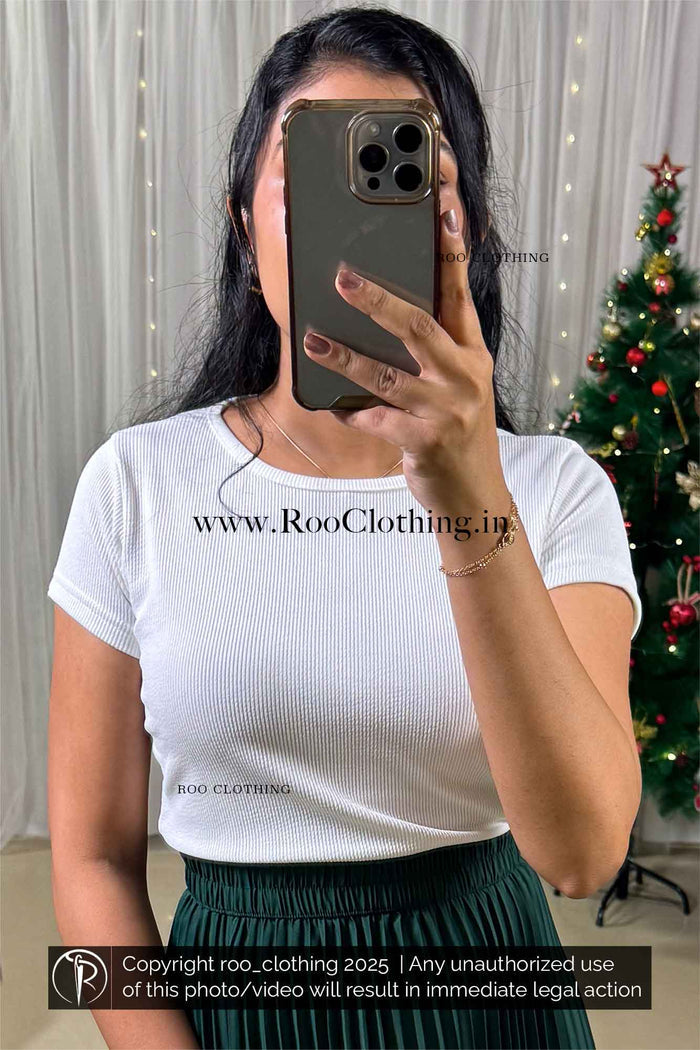Sleek White Ribbed Scoop-Neck Short Sleeve Top