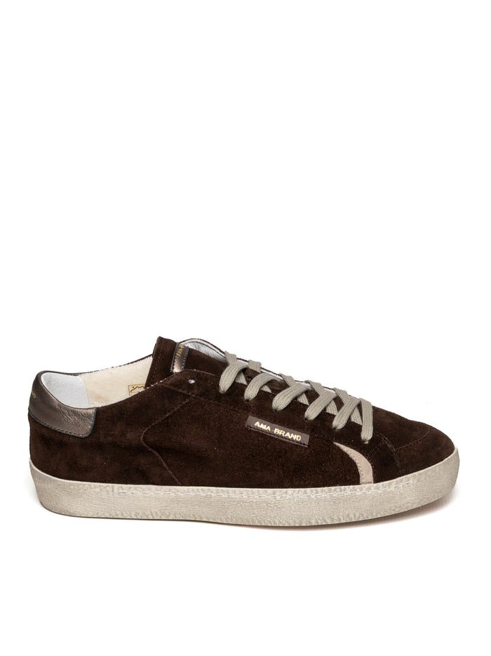 Profilo laterale della sneaker in camoscio moro con dettagli bronzo AMA BRAND DELUXE