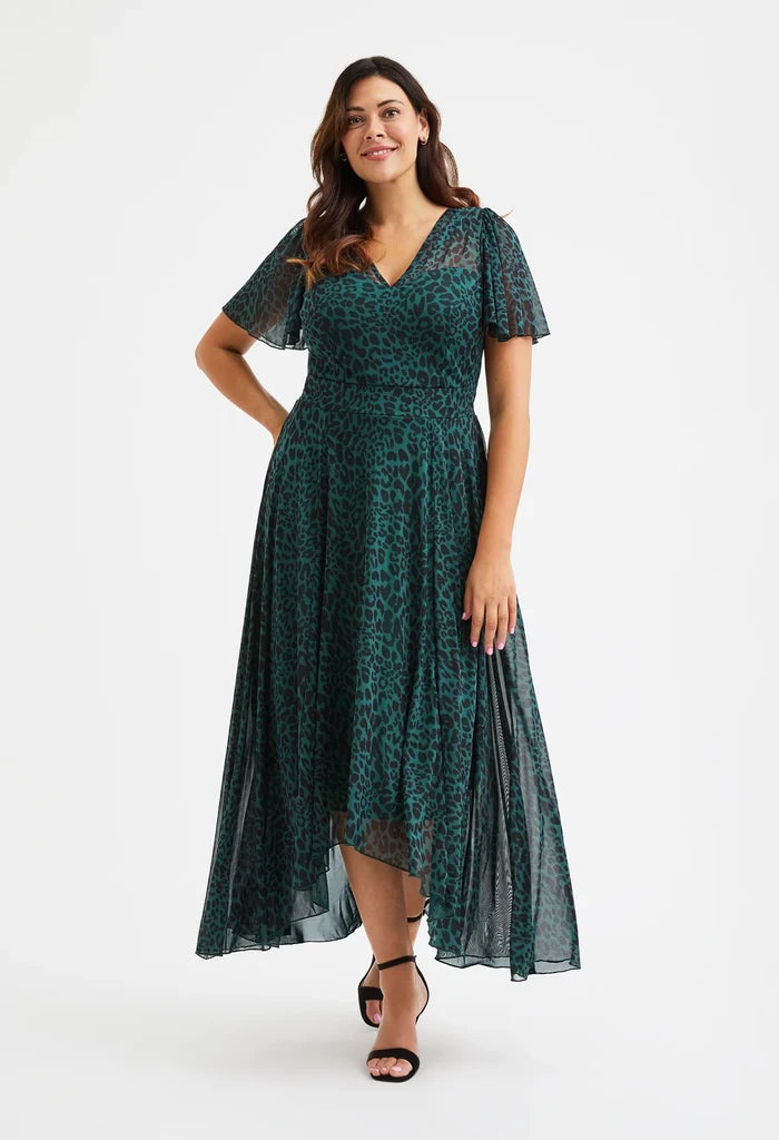 Tilly Angel Sleeve V-Neck Curve+ Dress