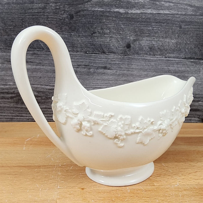 Wedgwood Cream Gravy Boat Queens Ware Embossed Rim Etruria Barlaston